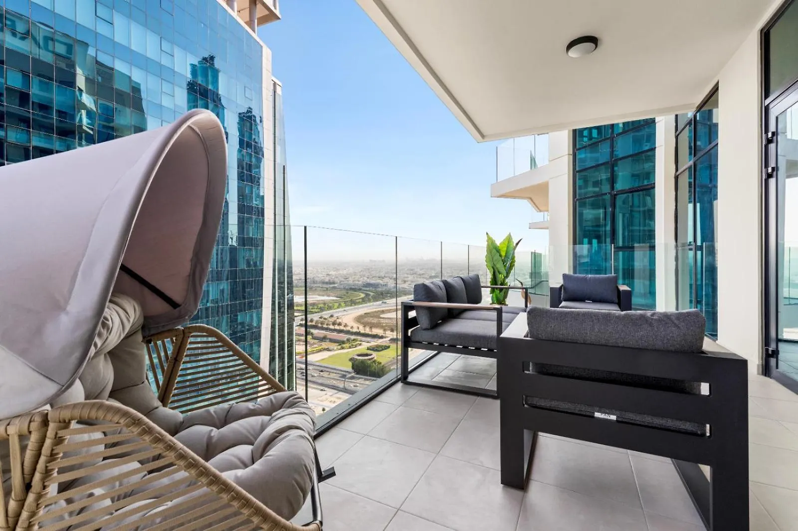 Lux Retreat 2 Bedroom In Just 5 Min From Burj Khalifa دبي 0*,  الإمارات العربية المتحدة