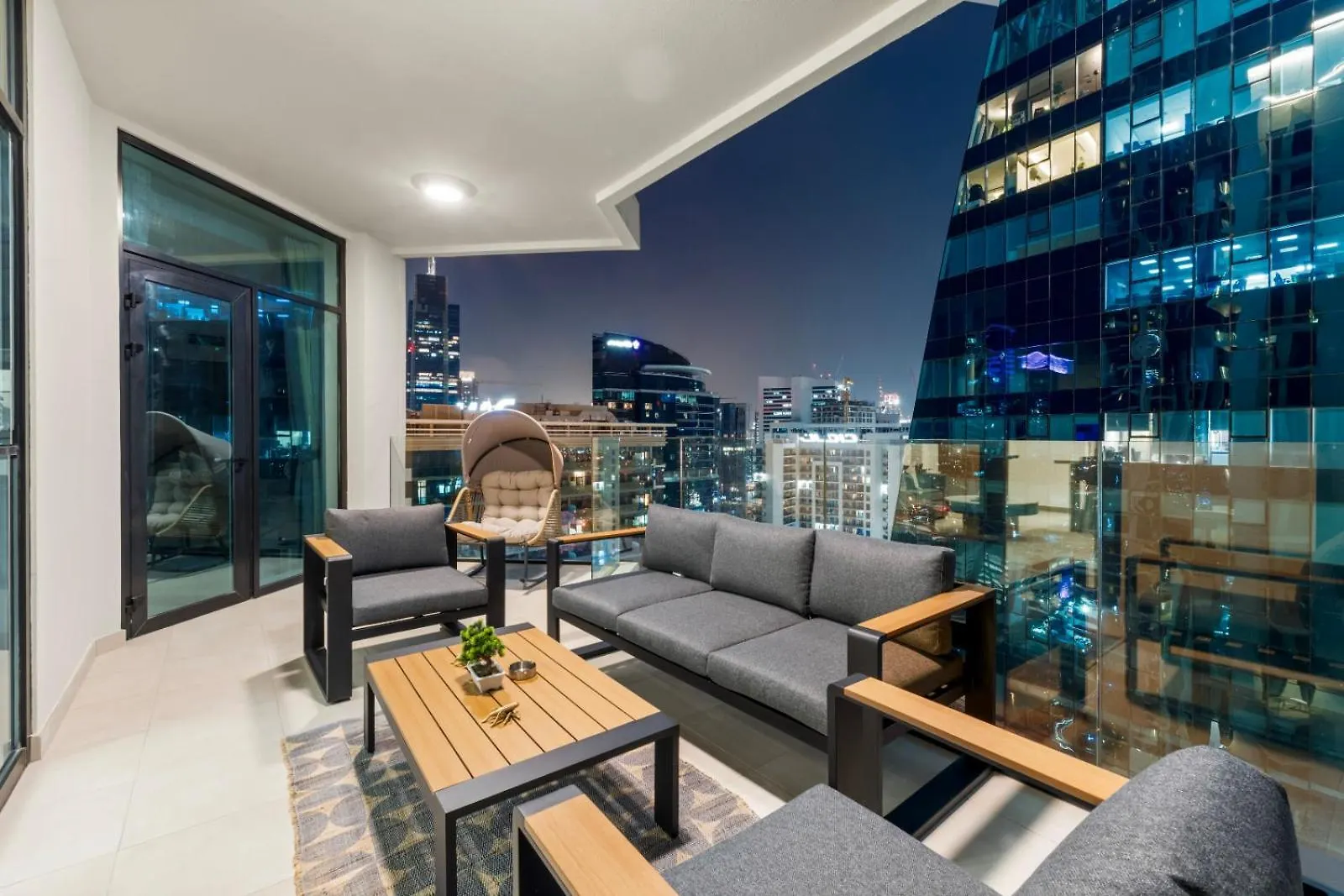 アパート Lux Retreat 2 Bedroom In Just 5 Min From Burj Khalifa ドバイ