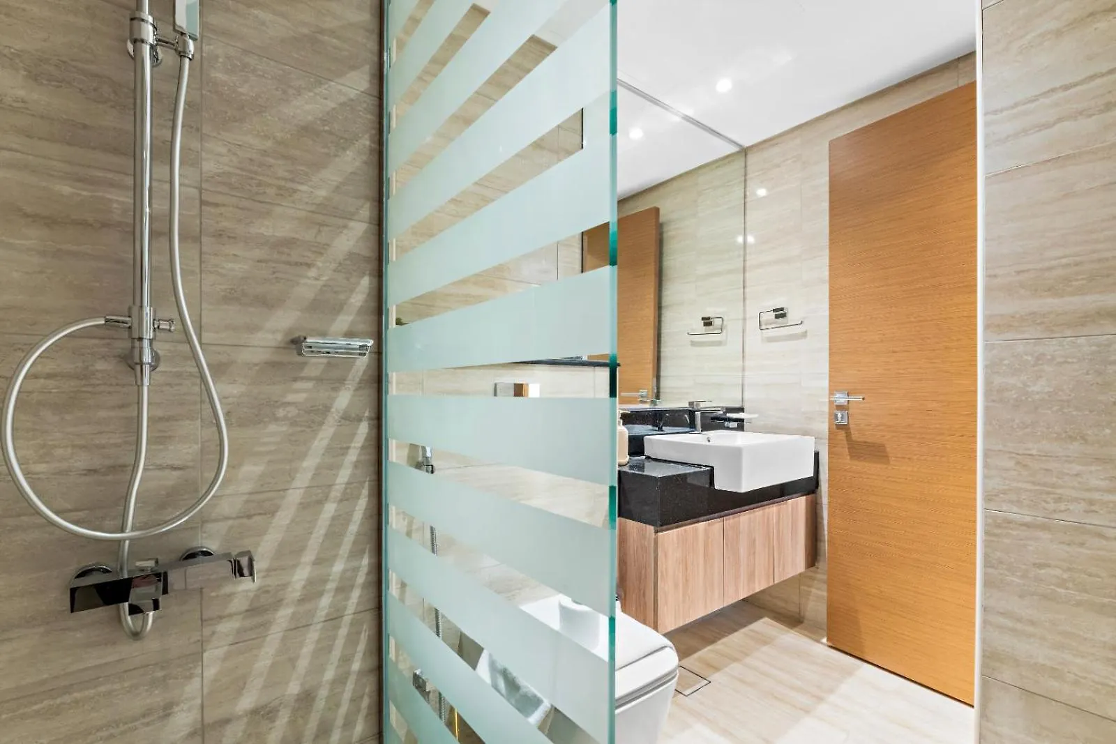 Lux Retreat 2 Bedroom In Just 5 Min From Burj Khalifa ドバイ アラブ首長国連邦